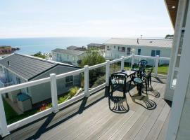 Luxury 3 Bed 2 Bath Lodge with Sea Views!, hotel Exmouthban