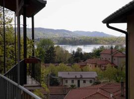 [Vista lago]-Appartamento funzionale con vista, hotel in Varese