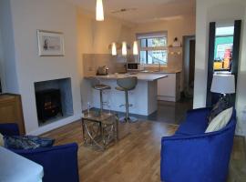 Charming Mid Terrace Cottage, hytte i Conwy