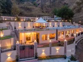 StayVista at Rolling Hills with Poo, Lawn & Pet Friendly