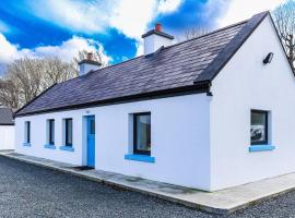 Getaway to Stunning West of lreland cosy cottage, cheap hotel in Westport