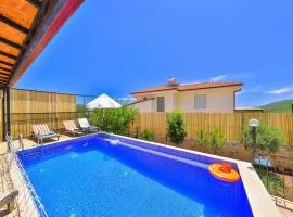 Comfy Villa Ipek with Pool