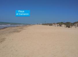 La Pavona 11 - 1ª línea de Playa Chipiona, hotell i Chipiona
