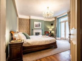 Pass the Keys Williams Nest Period Dartmoor Apartment in stunning town setting, хотел в Нютън Абът