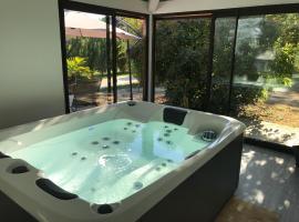 Villa KIKO Spa & Sauna privatifs Gîte proche Sarlat – hotel w mieście Vitrac