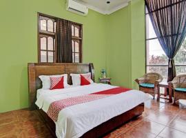 OYO 92551 Netra Hotel, hotell i Ujungbatu