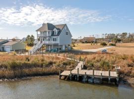 Downeast Retreat home, hotel con estacionamiento en Straits