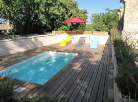Delightful Village House Near Uzes with Pool, hotel din Garrigues-et-Sainte-Eulalie