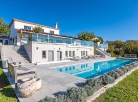 Easy Clés-Luxury Villa 16p breathtaking view, viešbutis mieste Getari