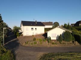 Ferienwohnung zum Nürburgring, familiehotel in Münk