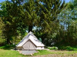 L'Angeberdière - Tente nature au calme, cheap hotel in Saint-Mars-sur-la-Futaie