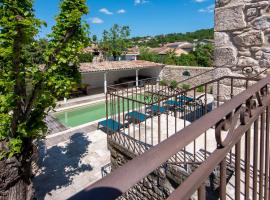 Mas Picholine - Maison pour 10 avec piscine – hotel z parkingiem w mieście Rochegude