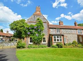 Cockleshells, pet-friendly hotel in Castle Acre