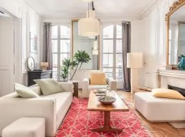 Outstanding Parisian flat in heart of Paris center