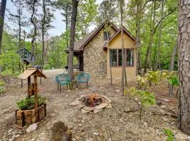 Blissful Broken Bow Studio Fire Pit and Jacuzzi Tub