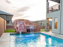 Spacious Oasis with Private Pool, Hot Tub and Putting Green, golf hotel in Hurricane