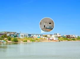 Sailing Club Bungalow, hotel with parking in Wolferton