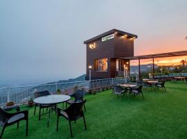 Treebo Raj Mall Road, hotel in Mussoorie