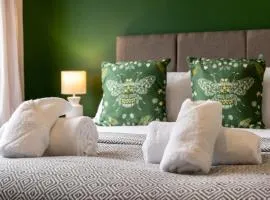 4 Bedrooms Sizeable for Contractors or Families