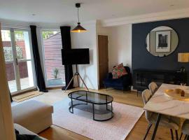 Stunning apartment by The Leas, West End，位于Kent的酒店