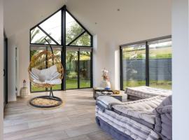 Belle villa à 150m de la plage., hotel en Locquirec