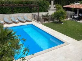 Villa Mediterranea、ボルのB&B
