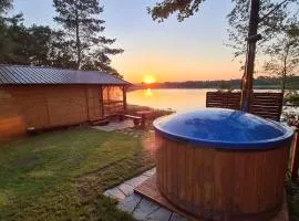 Siedlisko nr 2 nad jeziorem Skarlińskim, jezioro, mazury, domki letniskowe