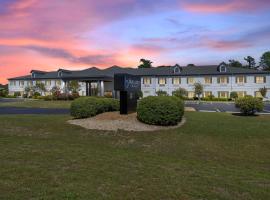 Blue Water Inn & Suites BW Signature Collection, golfhotel i North Topsail Beach
