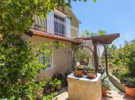 Peaceful house in nature nearby National Park Krka, holiday home in Brištane