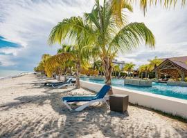 Steps to Puntarena Beach Club and Restaurants - Amazing Location - Sleeps 9: Boca de Río Hato'da bir golf oteli