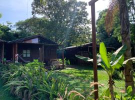 Los Bananos - Big Wood Cabin, holiday home in Puerto Iguazú