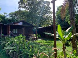 Los Bananos - Big Wood Cabin, hotell i Puerto Iguazú