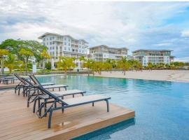 Modern - Marina View Balcony - Exquisite Pool - Sleeps 6, hotel en Boca de Río Hato