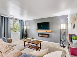 Cozy for Bookworms - Laundry - King Bed - Parking, apartment in Salt Lake City