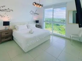 Stylish - Amazing Ocean View Balcony - King Bed - Sleeps 8