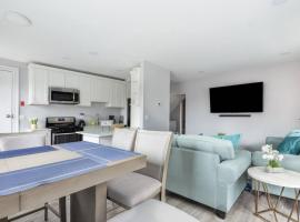 Near NYC Luxury modern 1bed apt plus Sofa Bed & Balcony, hotel in New Rochelle