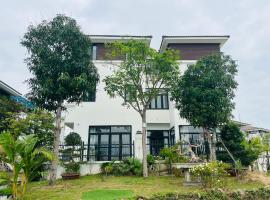 Trippy villa: FLC Hạ Long、ハロンの駐車場付きホテル