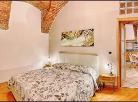 La Fiaba: bilocale nel centro storico di Cuneo, отель в городе Кунео