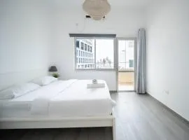 HaYarkon Seaside - 3 Bedroom By Vacay