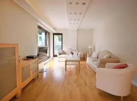 Victus Sunny Apartments with Parking by Noclegi Renters