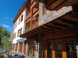 Hotel Llacs De Cardos, hotel blizu znamenitosti Tavascán Ski station, Tavascan