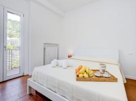 Appartamento Isi, place to stay in Salò