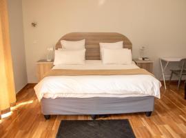 Neat one bedroom in Morningside guesthouse - 2091, hotel din Bulawayo