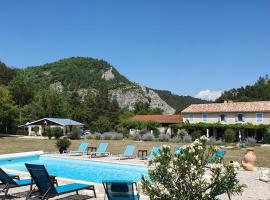 Au Moulin d'Antan- Gîtes dans la Drôme, hotel v destinaci Beaumont-en-Diois