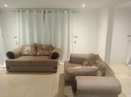 eManzini Guesthouse, hotel u gradu Matibidi