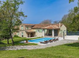 Holiday Home Villa Dobrila by Interhome, feriebolig i Pazin