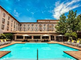 Garden Court OR Tambo International Airport, hotel em Kempton Park