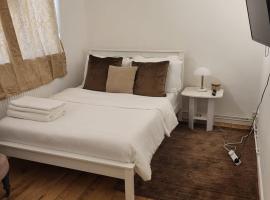 Quality space, homestay in Havering