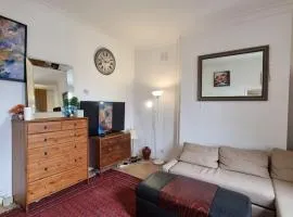 Extra Large One Bedroom Flat with Parking