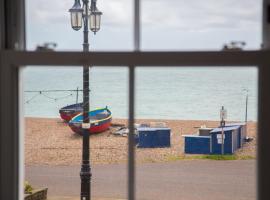 Lovely 2- Bedroom Apartment with Stunning Sea Views, Hotel in Worthing